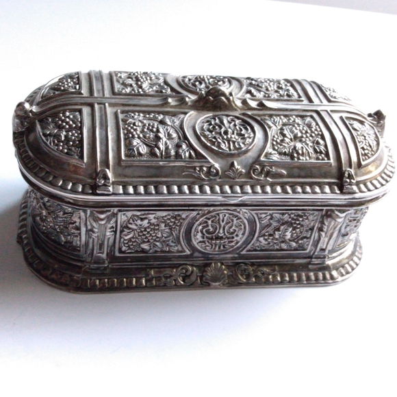 Vintage Italian Vera Lucino ornate silver plated box - Picture 1 of 7
